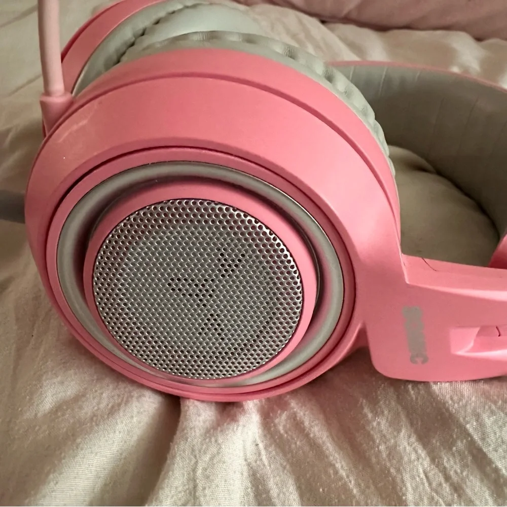 Pink and Gray Over-Ear Headphones with Cat Ears - Picture 7 of 9